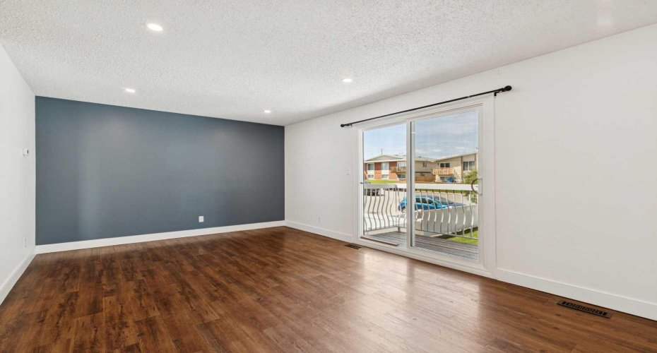 11424 8 Street, Calgary, Alberta T2W4J5, 3 Bedroom Bedrooms, 0 ,2 BathroomBathrooms,Residential,For Sale,8,0,A2328216