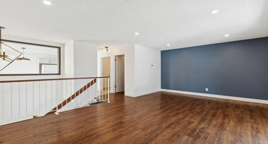 11424 8 Street, Calgary, Alberta T2W4J5, 3 Bedroom Bedrooms, 0 ,2 BathroomBathrooms,Residential,For Sale,8,0,A2328216