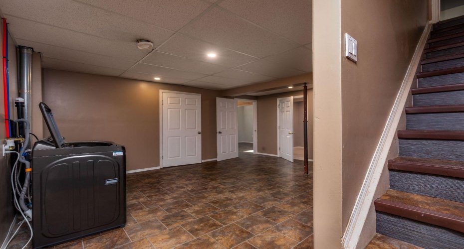 1501 49 Avenue, Lloydminster, Saskatchewan S9V 2E7, 7 Bedroom Bedrooms, 0 ,2 BathroomBathrooms,Residential,For Sale,49,0,A2328217