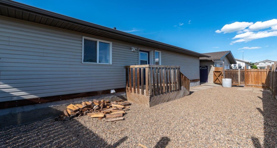 1501 49 Avenue, Lloydminster, Saskatchewan S9V 2E7, 7 Bedroom Bedrooms, 0 ,2 BathroomBathrooms,Residential,For Sale,49,0,A2328217