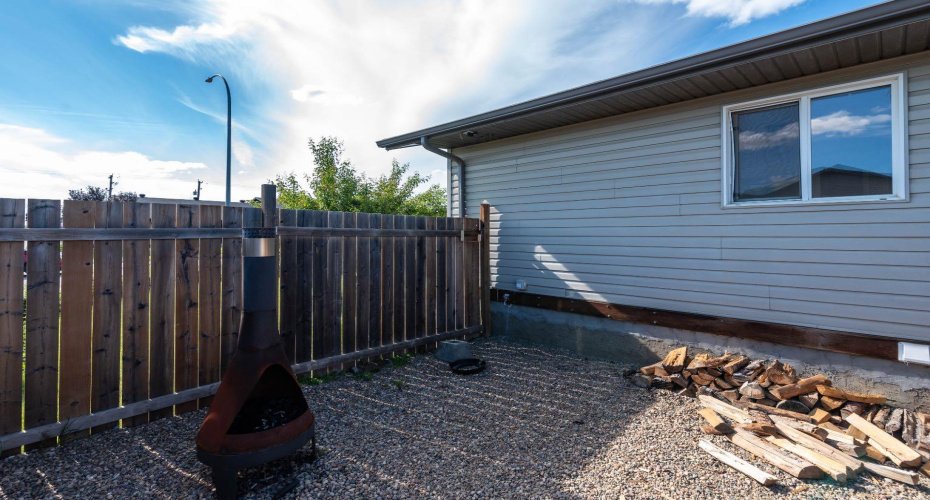 1501 49 Avenue, Lloydminster, Saskatchewan S9V 2E7, 7 Bedroom Bedrooms, 0 ,2 BathroomBathrooms,Residential,For Sale,49,0,A2328217