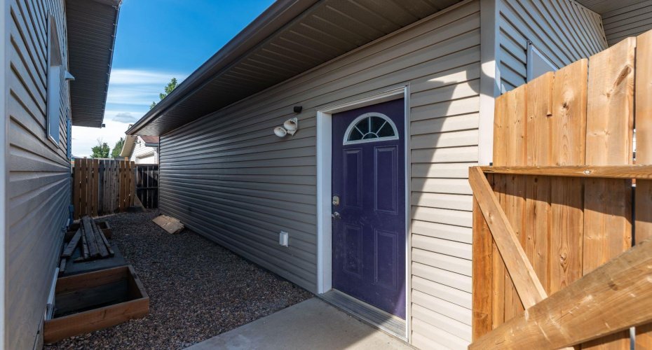 1501 49 Avenue, Lloydminster, Saskatchewan S9V 2E7, 7 Bedroom Bedrooms, 0 ,2 BathroomBathrooms,Residential,For Sale,49,0,A2328217