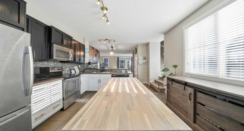 176 Evansview Gardens, Calgary, Alberta T3P 0L2, 3 Bedroom Bedrooms, 0 ,3 BathroomBathrooms,Residential,For Sale,Evansview,0,A2287536