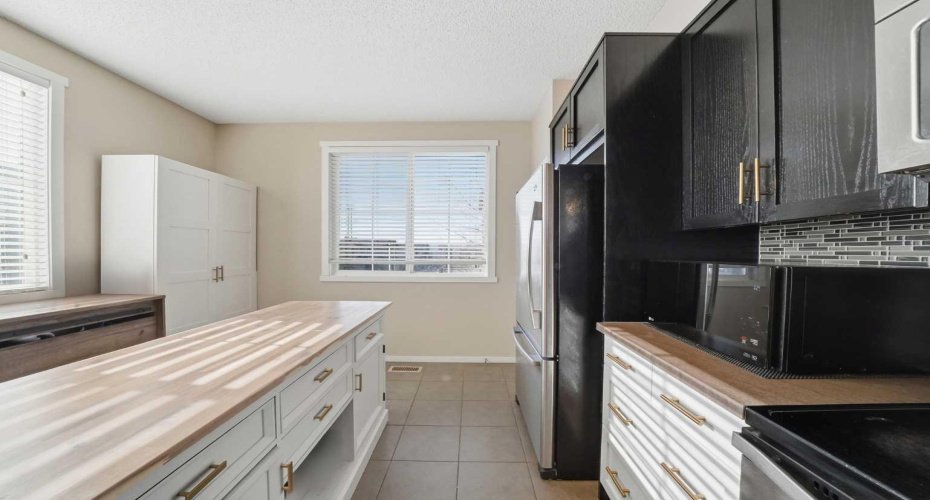 176 Evansview Gardens, Calgary, Alberta T3P 0L2, 3 Bedroom Bedrooms, 0 ,3 BathroomBathrooms,Residential,For Sale,Evansview,0,A2287536