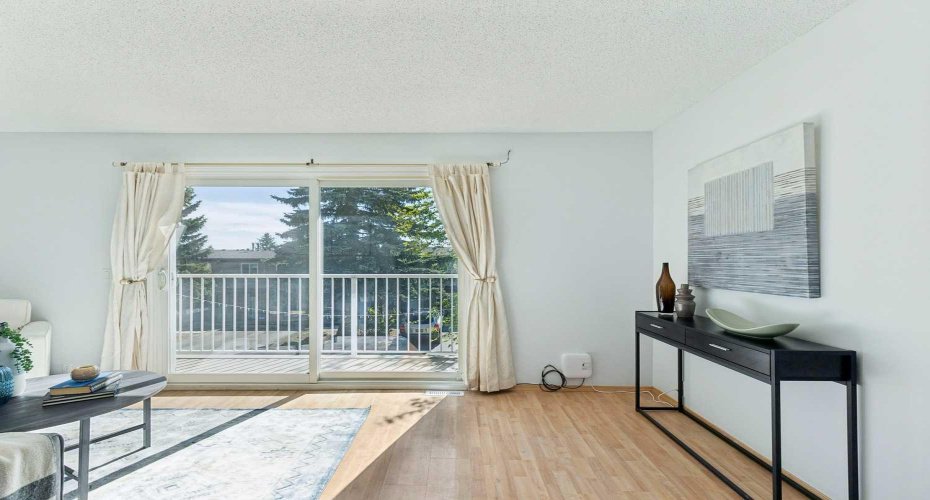 1055 72 Avenue, Calgary, Alberta T2K 5S4, 3 Bedroom Bedrooms, 0 ,2 BathroomBathrooms,Residential,For Sale,72,0,A2312049