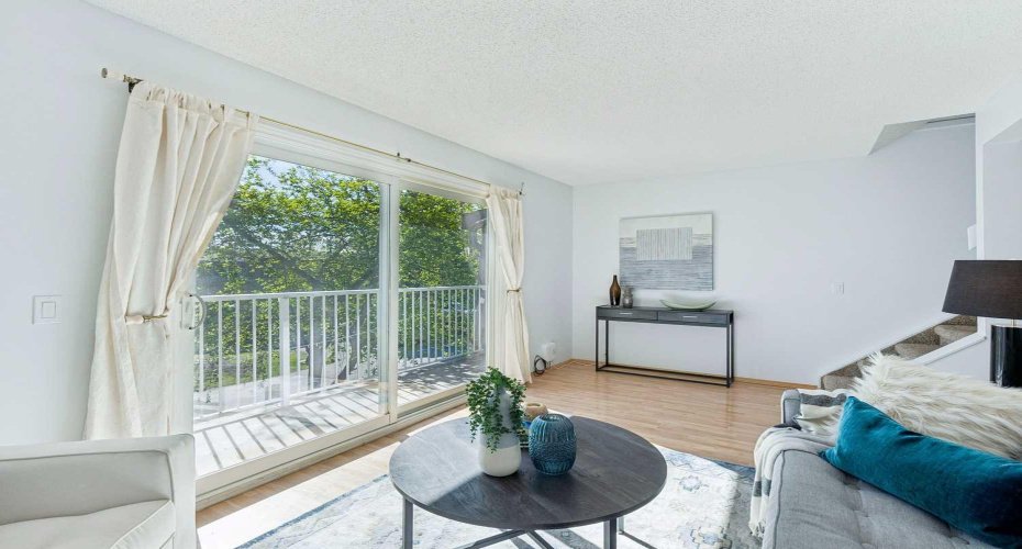1055 72 Avenue, Calgary, Alberta T2K 5S4, 3 Bedroom Bedrooms, 0 ,2 BathroomBathrooms,Residential,For Sale,72,0,A2312049