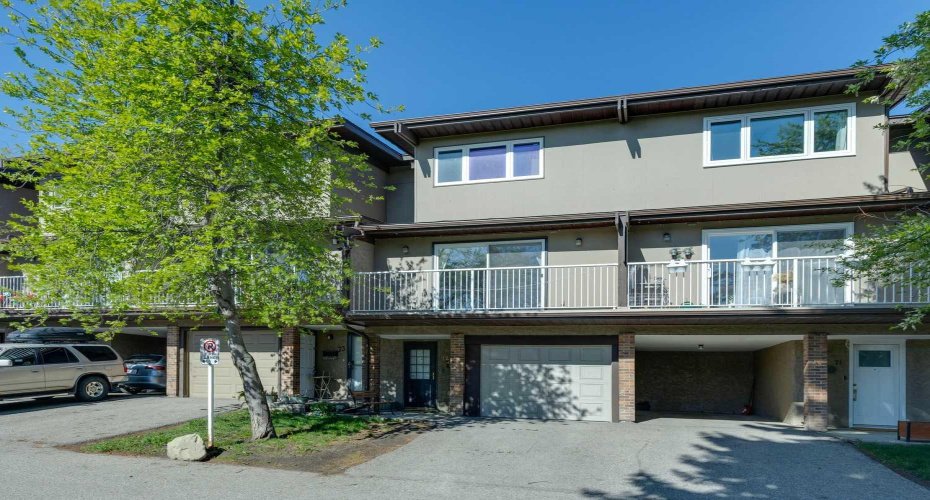 1055 72 Avenue, Calgary, Alberta T2K 5S4, 3 Bedroom Bedrooms, 0 ,2 BathroomBathrooms,Residential,For Sale,72,0,A2312049