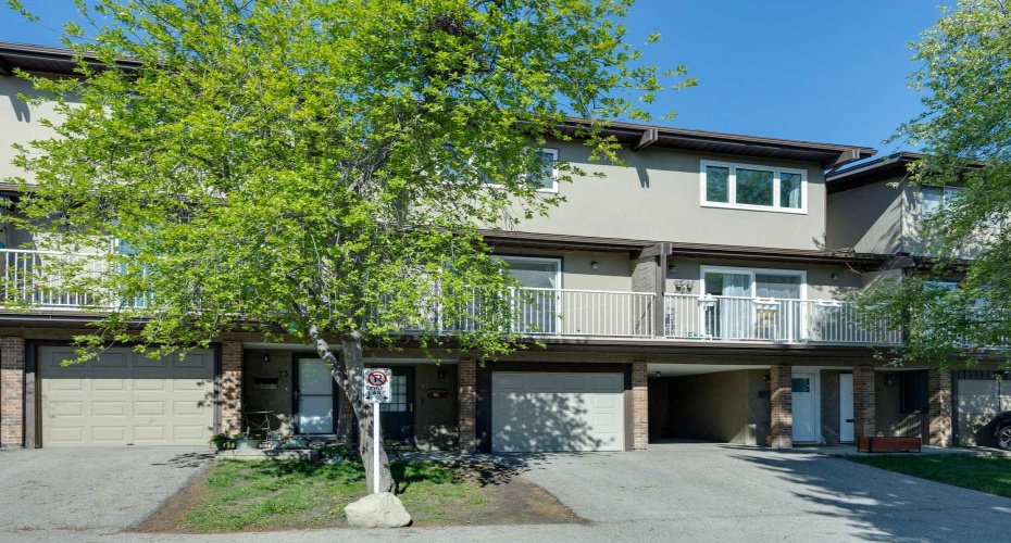 1055 72 Avenue, Calgary, Alberta T2K 5S4, 3 Bedroom Bedrooms, 0 ,2 BathroomBathrooms,Residential,For Sale,72,0,A2312049