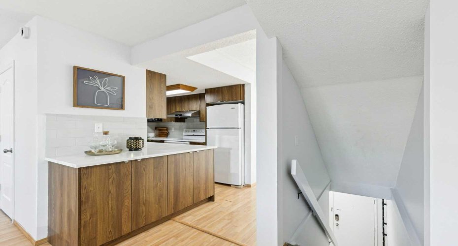 1055 72 Avenue, Calgary, Alberta T2K 5S4, 3 Bedroom Bedrooms, 0 ,2 BathroomBathrooms,Residential,For Sale,72,0,A2312049