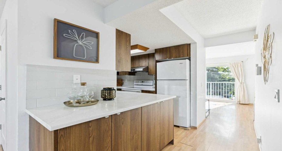 1055 72 Avenue, Calgary, Alberta T2K 5S4, 3 Bedroom Bedrooms, 0 ,2 BathroomBathrooms,Residential,For Sale,72,0,A2312049