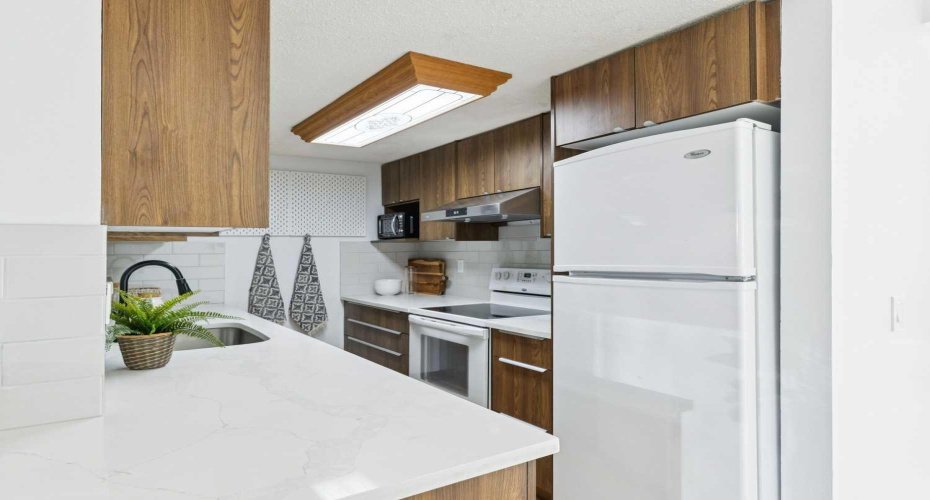1055 72 Avenue, Calgary, Alberta T2K 5S4, 3 Bedroom Bedrooms, 0 ,2 BathroomBathrooms,Residential,For Sale,72,0,A2312049