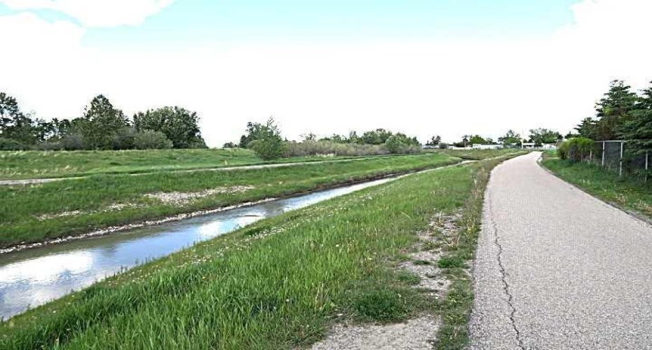 Backs to Path ,Canal, & Birchwood Park.