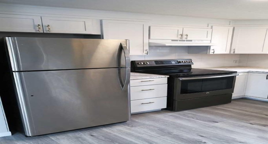 New STAINLESS STEEL APPLIANCES , BEAUTIFUL KITCHEN.