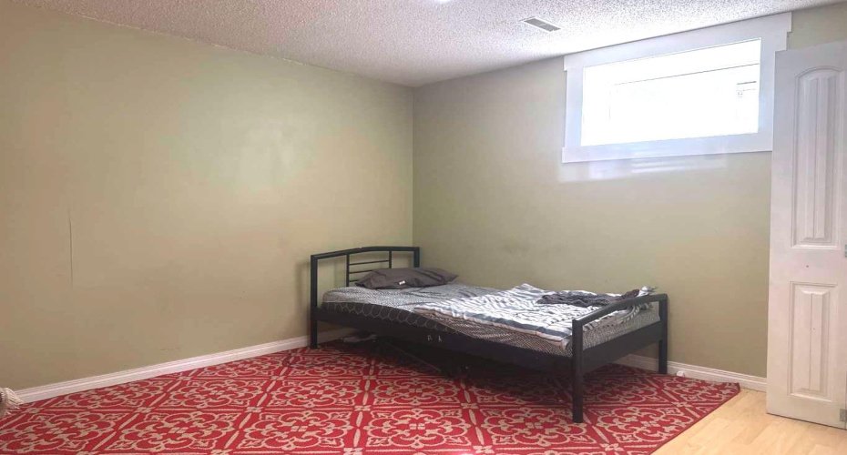235 Penbrooke Close, Calgary, Alberta T2A 3N9, 7 Bedroom Bedrooms, 0 ,3 BathroomBathrooms,Residential,For Sale,Penbrooke,0,A2328465