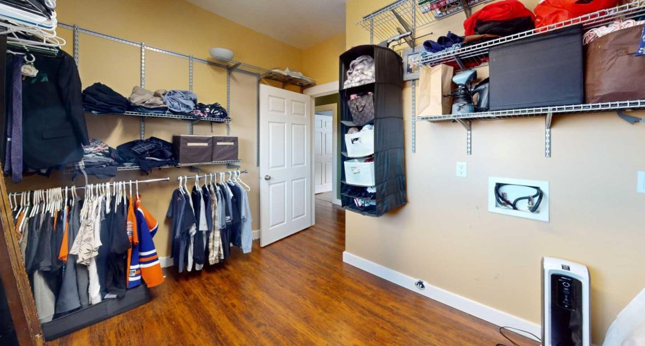 Optional laundry room or walk-in closet