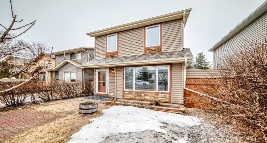 Low maintenance exterior newer windows and roof shingles
