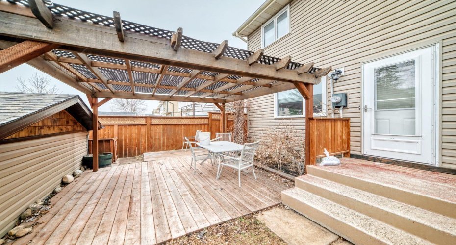 255 Falshire Way, Calgary, Alberta T3J 2B3, 3 Bedroom Bedrooms, 0 ,3 BathroomBathrooms,Residential,For Sale,Falshire,0,A2302353