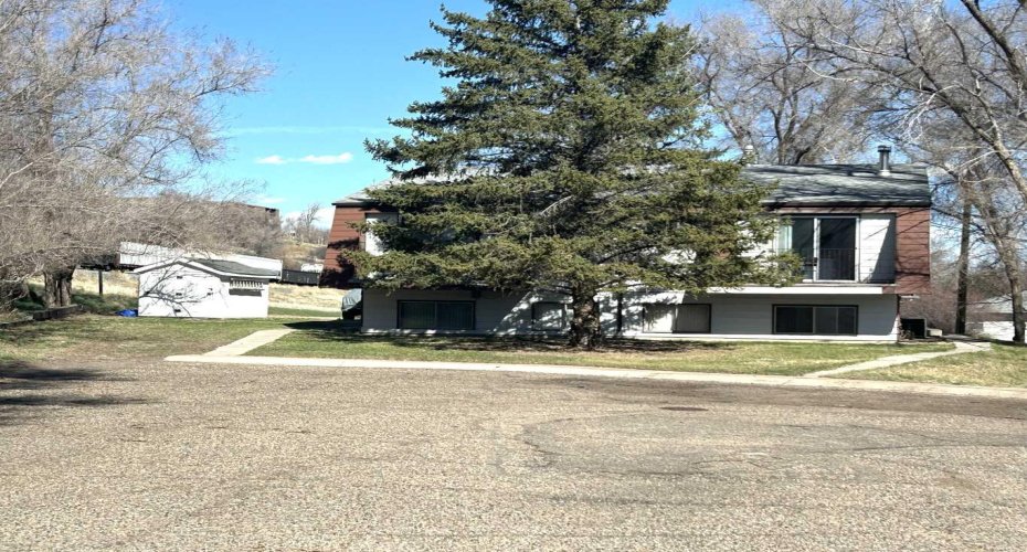 223 5 Street, Medicine Hat, Alberta T1A 7X9, 0 , 0 ,0,Multi-family,For Sale,5,0,A2304150