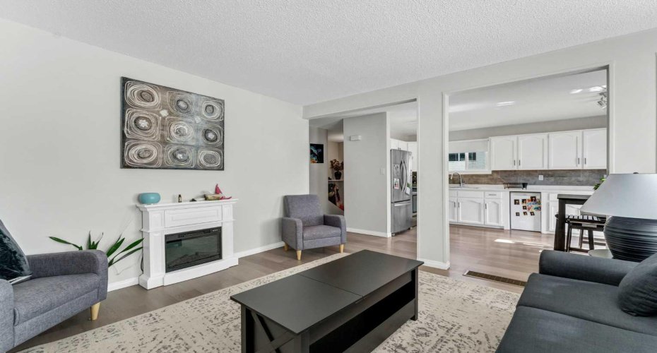 2257 Upland Drive, Medicine Hat, Alberta T1A 7K3, 0 , 0 ,0,Multi-family,For Sale,Upland,0,A2321614