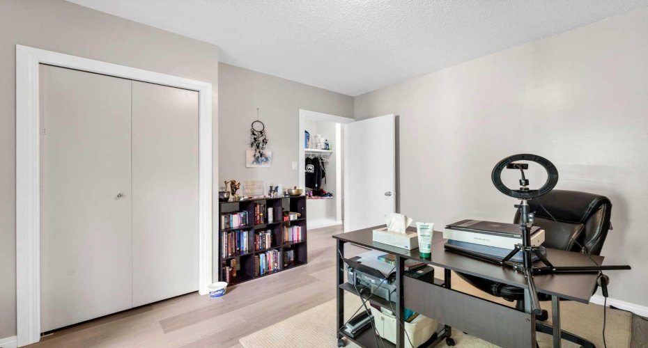 2257 Upland Drive, Medicine Hat, Alberta T1A 7K3, 0 , 0 ,0,Multi-family,For Sale,Upland,0,A2321614