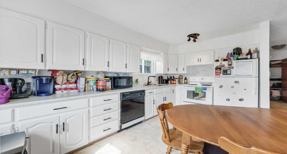 2257 Upland Drive, Medicine Hat, Alberta T1A 7K3, 0 , 0 ,0,Multi-family,For Sale,Upland,0,A2321614