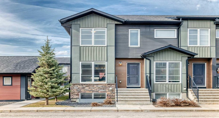 31 Red Embers Parade, Calgary, Alberta T3N1E9, 4 Bedroom Bedrooms, 0 ,4 BathroomBathrooms,Residential,For Sale,Red Embers,0,A2323741