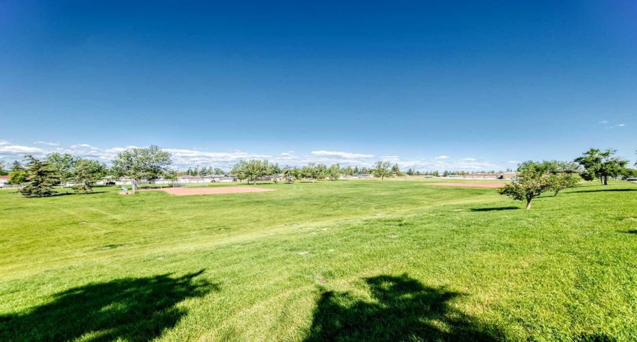 2211 19 Street, Calgary, Alberta t2e4y5, 3 Bedroom Bedrooms, 0 ,1 BathroomBathrooms,Residential,For Sale,19,0,A2324888