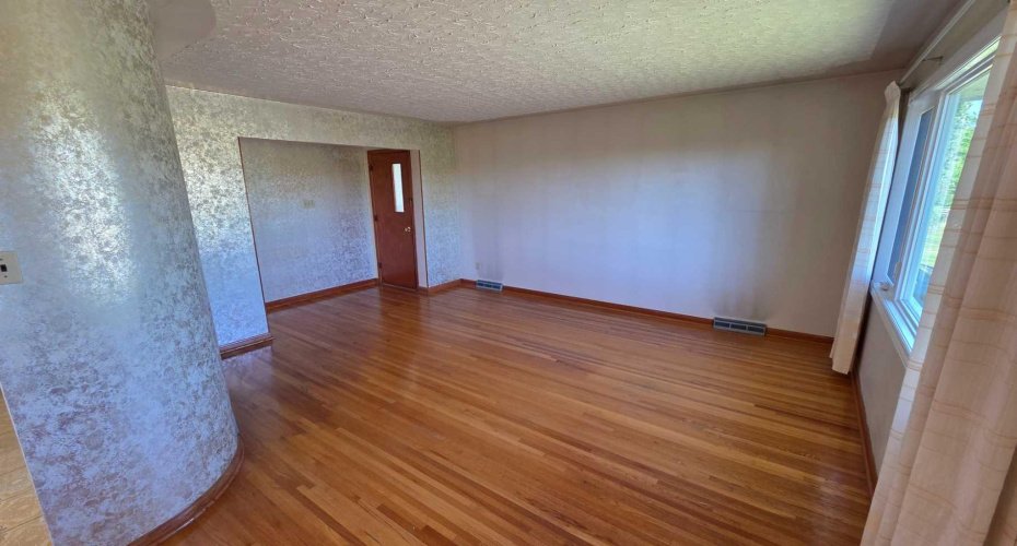 4907 10 Avenue, Calgary, Alberta T3C 0M3, 4 Bedroom Bedrooms, 0 ,2 BathroomBathrooms,Residential,For Sale,10,0,A2325185