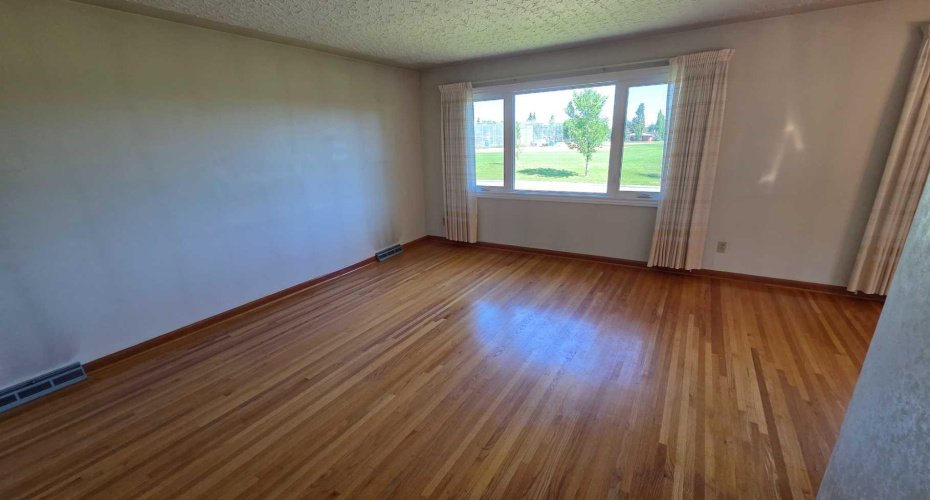 4907 10 Avenue, Calgary, Alberta T3C 0M3, 4 Bedroom Bedrooms, 0 ,2 BathroomBathrooms,Residential,For Sale,10,0,A2325185