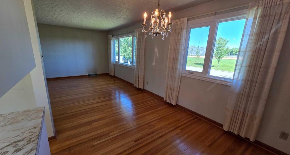 4907 10 Avenue, Calgary, Alberta T3C 0M3, 4 Bedroom Bedrooms, 0 ,2 BathroomBathrooms,Residential,For Sale,10,0,A2325185