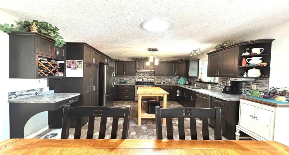 53 Carswell Road, Medicine Hat, Alberta T1B1L9, 6 Bedroom Bedrooms, 0 ,3 BathroomBathrooms,Residential,For Sale,Carswell,0,A2326004