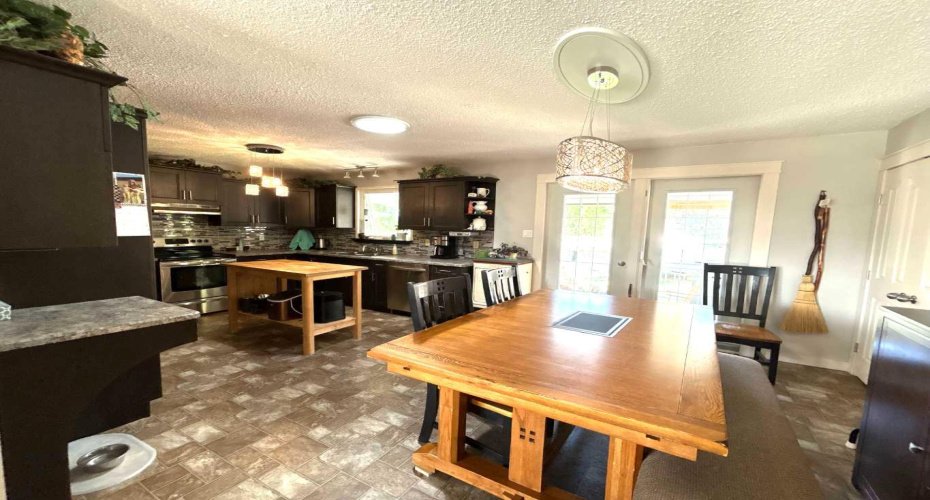 53 Carswell Road, Medicine Hat, Alberta T1B1L9, 6 Bedroom Bedrooms, 0 ,3 BathroomBathrooms,Residential,For Sale,Carswell,0,A2326004
