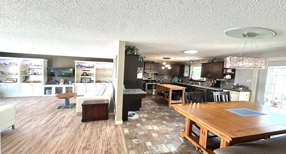 53 Carswell Road, Medicine Hat, Alberta T1B1L9, 6 Bedroom Bedrooms, 0 ,3 BathroomBathrooms,Residential,For Sale,Carswell,0,A2326004