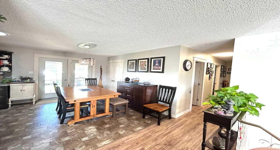53 Carswell Road, Medicine Hat, Alberta T1B1L9, 6 Bedroom Bedrooms, 0 ,3 BathroomBathrooms,Residential,For Sale,Carswell,0,A2326004