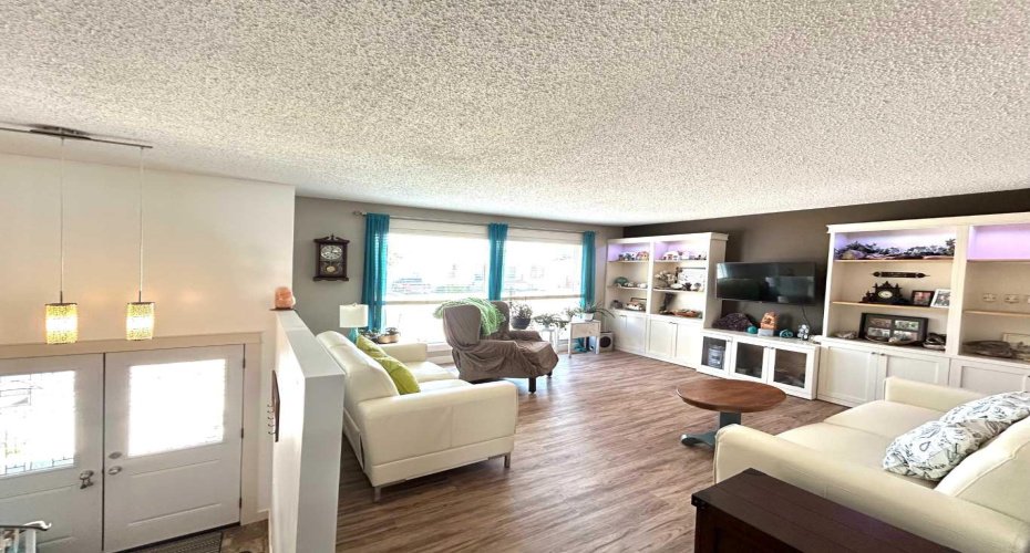 53 Carswell Road, Medicine Hat, Alberta T1B1L9, 6 Bedroom Bedrooms, 0 ,3 BathroomBathrooms,Residential,For Sale,Carswell,0,A2326004