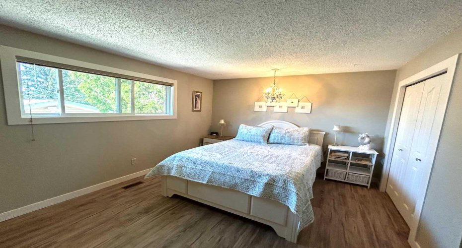 53 Carswell Road, Medicine Hat, Alberta T1B1L9, 6 Bedroom Bedrooms, 0 ,3 BathroomBathrooms,Residential,For Sale,Carswell,0,A2326004