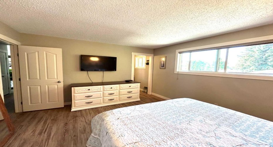 53 Carswell Road, Medicine Hat, Alberta T1B1L9, 6 Bedroom Bedrooms, 0 ,3 BathroomBathrooms,Residential,For Sale,Carswell,0,A2326004