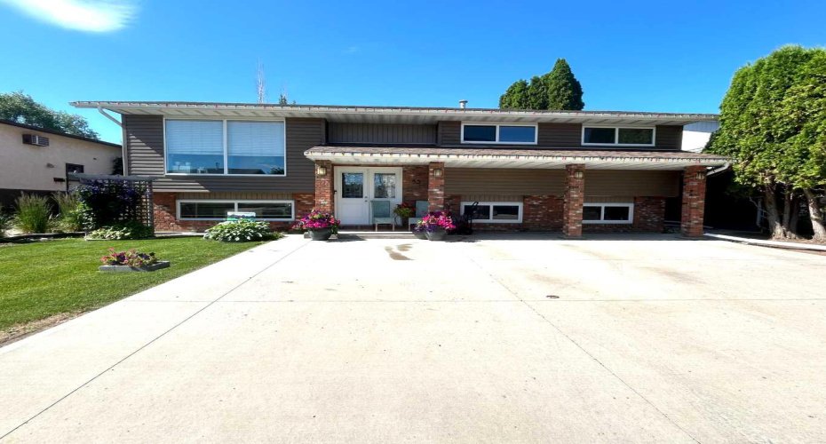53 Carswell Road, Medicine Hat, Alberta T1B1L9, 6 Bedroom Bedrooms, 0 ,3 BathroomBathrooms,Residential,For Sale,Carswell,0,A2326004