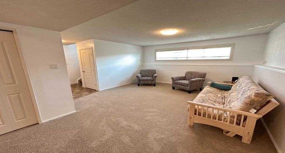 53 Carswell Road, Medicine Hat, Alberta T1B1L9, 6 Bedroom Bedrooms, 0 ,3 BathroomBathrooms,Residential,For Sale,Carswell,0,A2326004