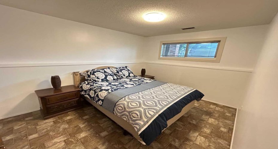 53 Carswell Road, Medicine Hat, Alberta T1B1L9, 6 Bedroom Bedrooms, 0 ,3 BathroomBathrooms,Residential,For Sale,Carswell,0,A2326004