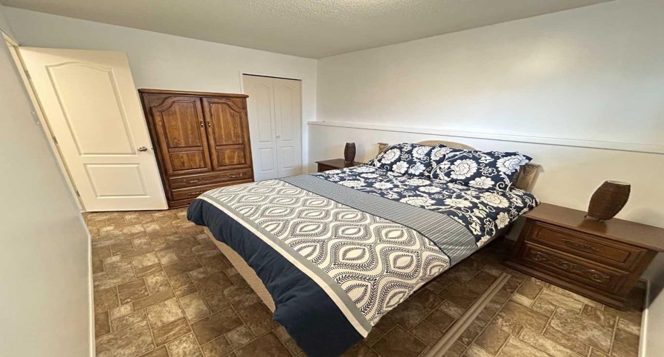 53 Carswell Road, Medicine Hat, Alberta T1B1L9, 6 Bedroom Bedrooms, 0 ,3 BathroomBathrooms,Residential,For Sale,Carswell,0,A2326004