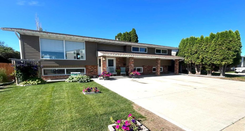 53 Carswell Road, Medicine Hat, Alberta T1B1L9, 6 Bedroom Bedrooms, 0 ,3 BathroomBathrooms,Residential,For Sale,Carswell,0,A2326004
