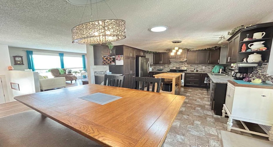 53 Carswell Road, Medicine Hat, Alberta T1B1L9, 6 Bedroom Bedrooms, 0 ,3 BathroomBathrooms,Residential,For Sale,Carswell,0,A2326004