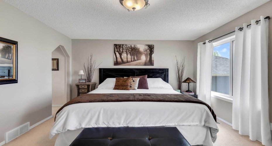 626 Saddlecreek Way, Calgary, Alberta T3J4A3, 3 Bedroom Bedrooms, 0 ,3 BathroomBathrooms,Residential,For Sale,Saddlecreek,0,A2326280