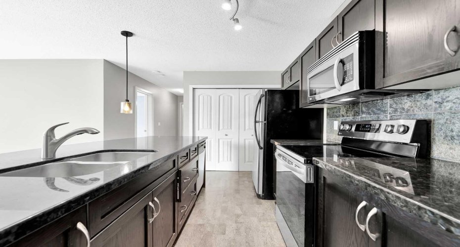 108 Village Heights, Calgary, Alberta T3H2L2, 2 Bedroom Bedrooms, 0 ,2 BathroomBathrooms,Residential,For Sale,Village,0,A2326576