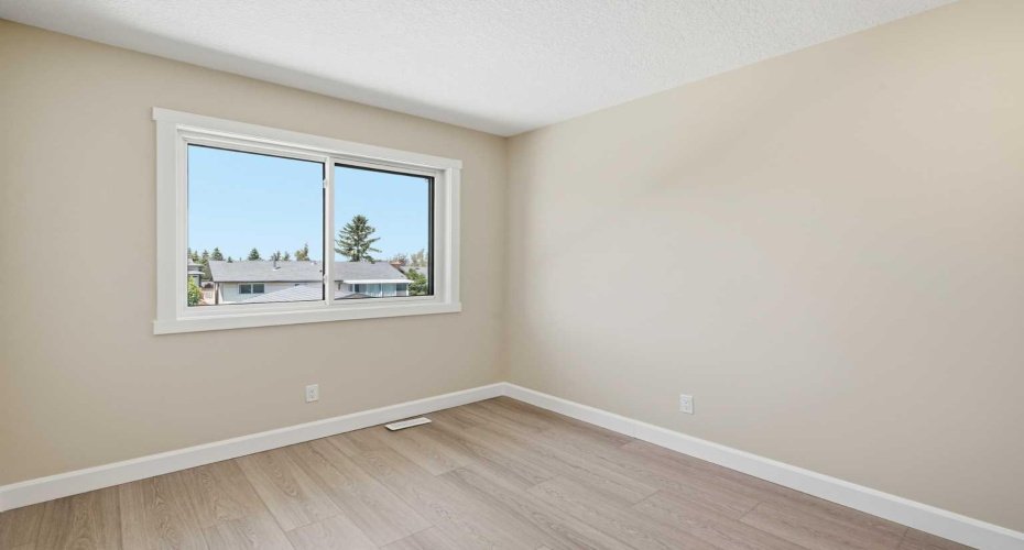43 Beaconsfield Place, Calgary, Alberta T3K1W8, 4 Bedroom Bedrooms, 0 ,3 BathroomBathrooms,Residential,For Sale,Beaconsfield,0,A2326961