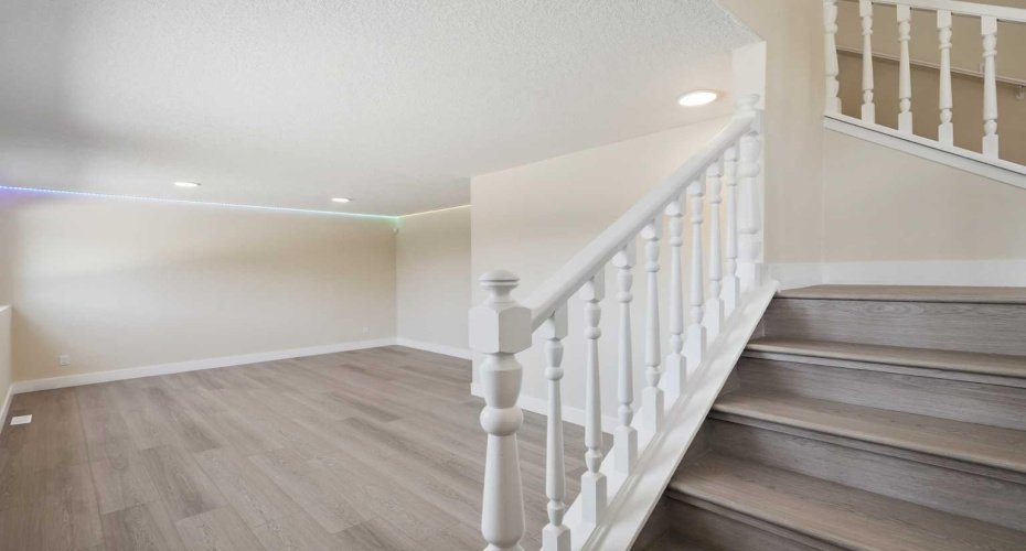 43 Beaconsfield Place, Calgary, Alberta T3K1W8, 4 Bedroom Bedrooms, 0 ,3 BathroomBathrooms,Residential,For Sale,Beaconsfield,0,A2326961