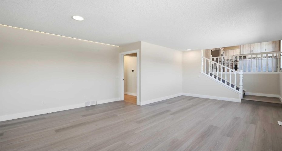 43 Beaconsfield Place, Calgary, Alberta T3K1W8, 4 Bedroom Bedrooms, 0 ,3 BathroomBathrooms,Residential,For Sale,Beaconsfield,0,A2326961