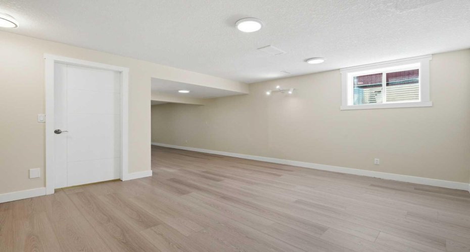 43 Beaconsfield Place, Calgary, Alberta T3K1W8, 4 Bedroom Bedrooms, 0 ,3 BathroomBathrooms,Residential,For Sale,Beaconsfield,0,A2326961