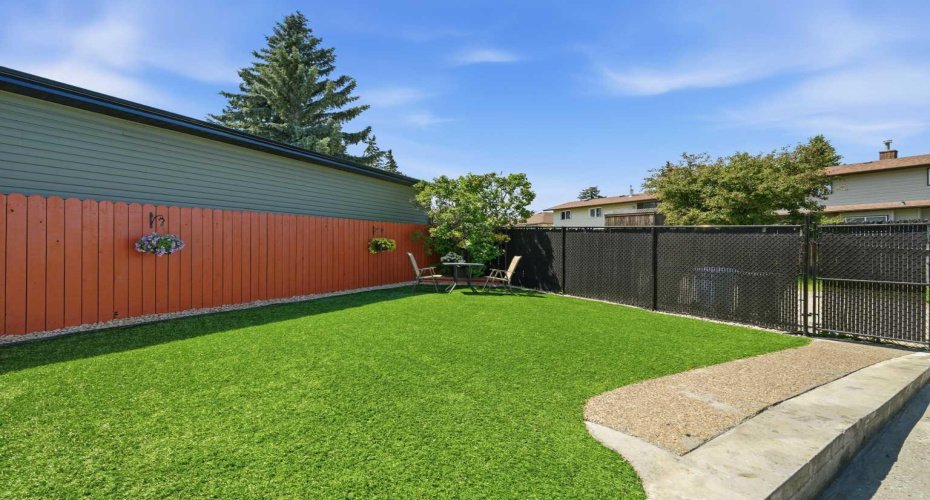 43 Beaconsfield Place, Calgary, Alberta T3K1W8, 4 Bedroom Bedrooms, 0 ,3 BathroomBathrooms,Residential,For Sale,Beaconsfield,0,A2326961